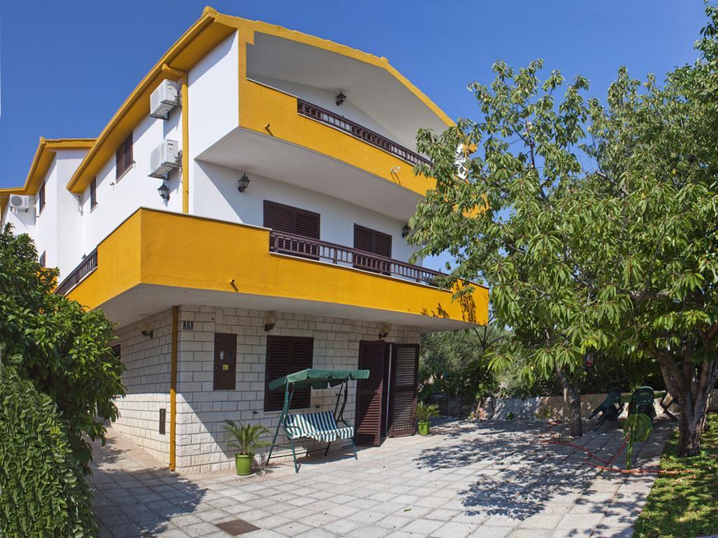 Apartments Villa Annika Slatine Esterno foto