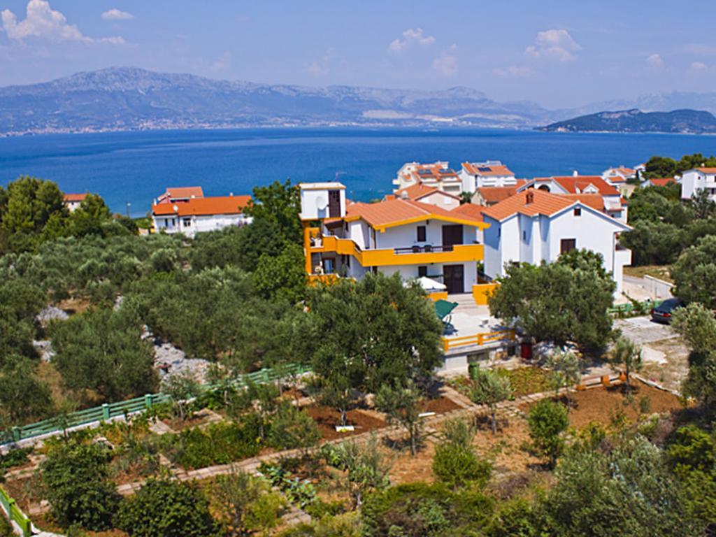 Apartments Villa Annika Slatine Esterno foto