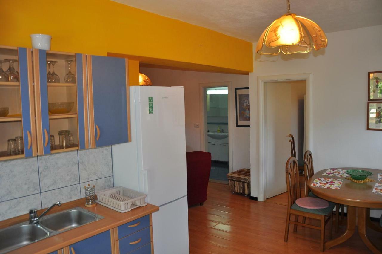Apartments Villa Annika Slatine Esterno foto