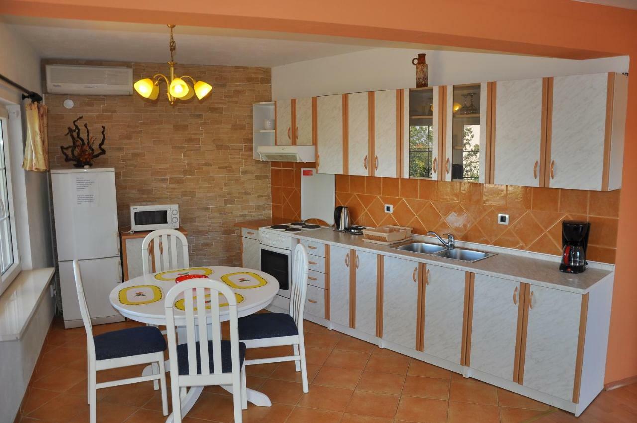 Apartments Villa Annika Slatine Esterno foto