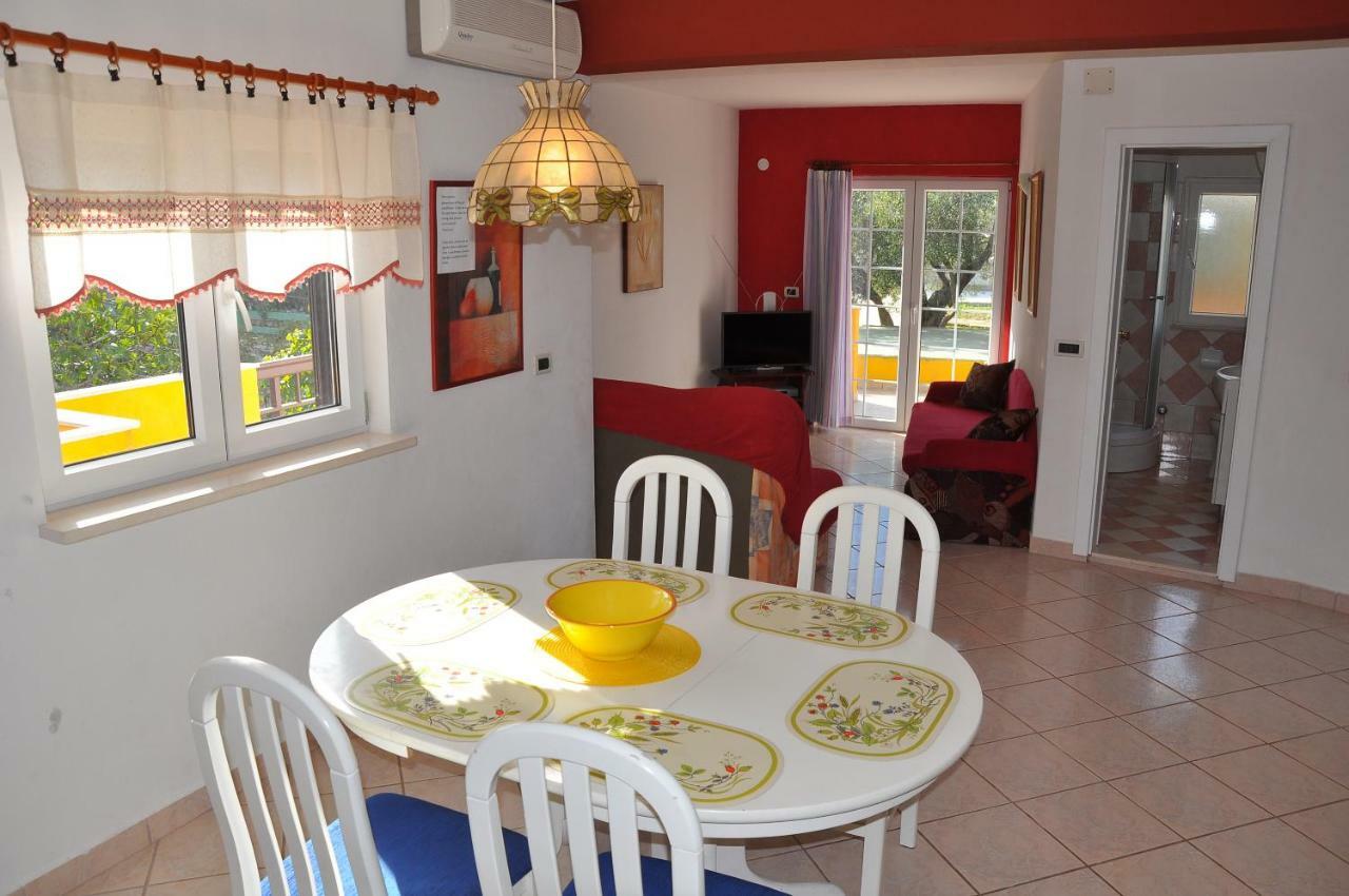 Apartments Villa Annika Slatine Esterno foto