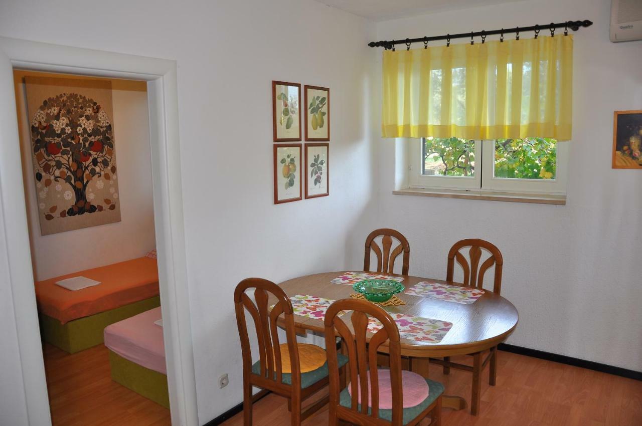 Apartments Villa Annika Slatine Esterno foto