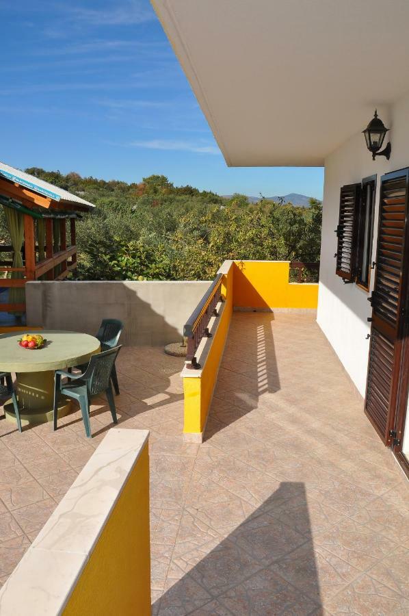 Apartments Villa Annika Slatine Esterno foto