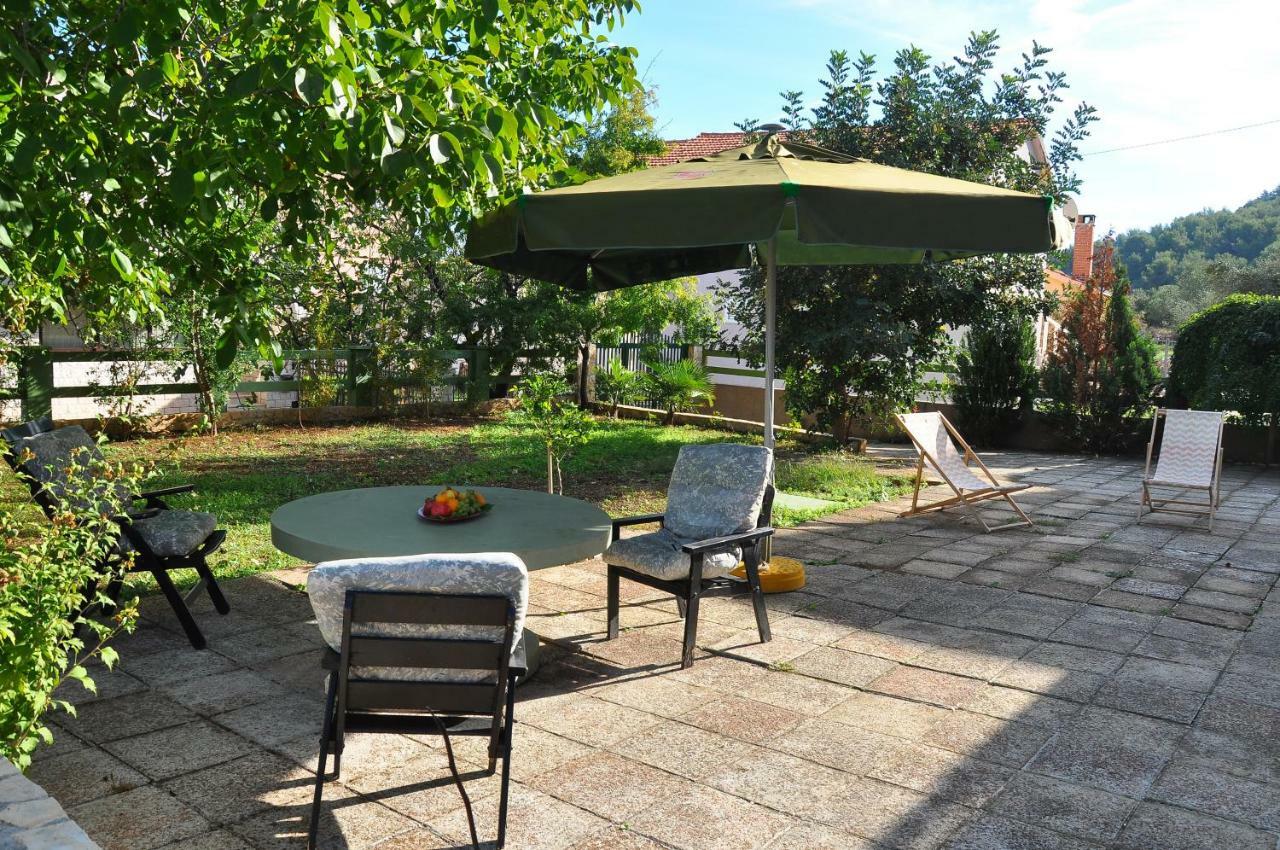 Apartments Villa Annika Slatine Esterno foto