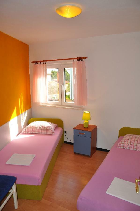Apartments Villa Annika Slatine Esterno foto