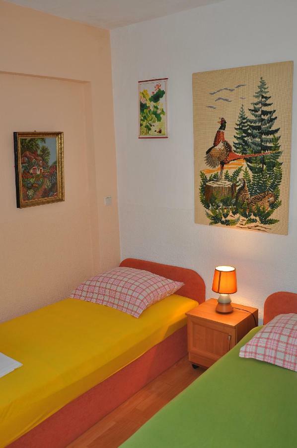 Apartments Villa Annika Slatine Esterno foto