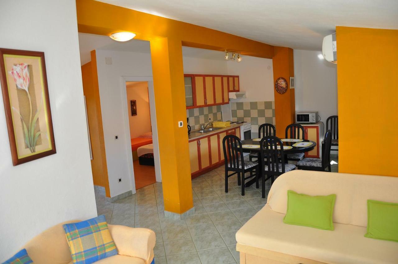 Apartments Villa Annika Slatine Esterno foto